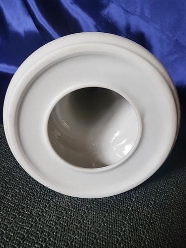 the rock visina: Svecnjak nov,vintaz porcelanski. Visina. 18,5cm. Stopa. 11cm — 9