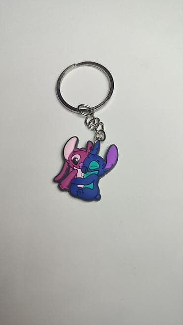 ideal majice: Privezak za ključeve – simpatičan motiv dvoje zagrljenih crtnih likova — 1