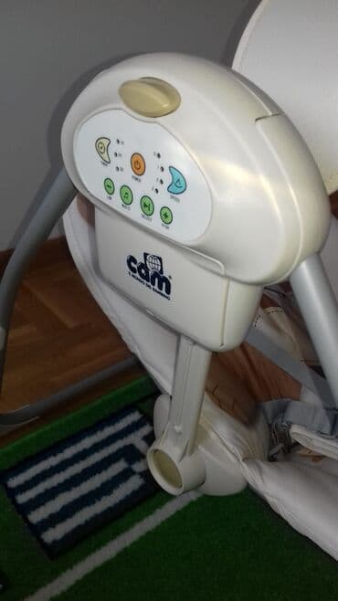 Ugaone garniture: Prodajem ljuljasku za bebe. Nova, samo otpakovana. Cena: 8000 dinara — 4