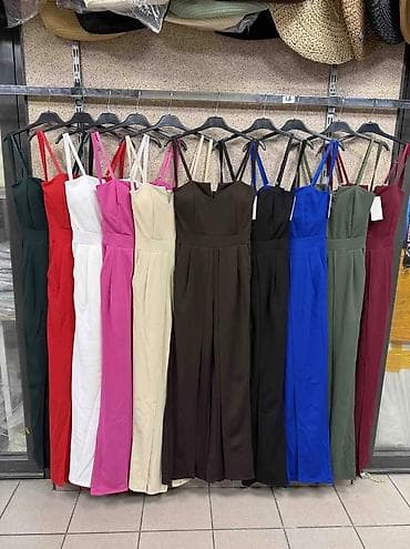 Overalls: Elegantni ženski kombinezon sa dugom suknom-preklopom - Model — 4