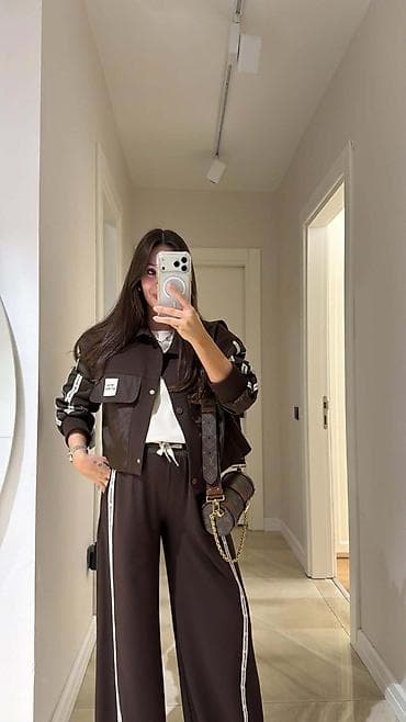 Ženska odeća: TOP! TOP! TOP!
Komplet
Cena 6100
Vel. S M L
V55 — 2