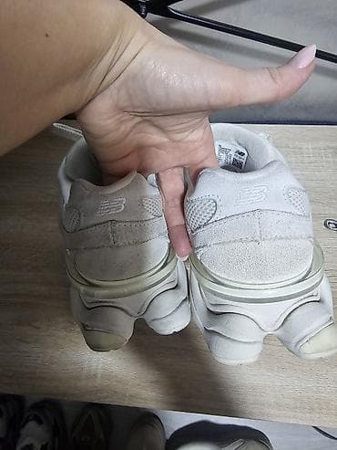 mokasine sa rebrastim djonom: New Balance 9060 “Sea Salt” patike - Model: U9060ERB - Veličina: EU — 4