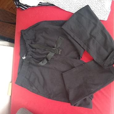 top shop proizvodi: Ženska odeća – set komada - Crna bluza od laganog materijala, V-izrez — 6
