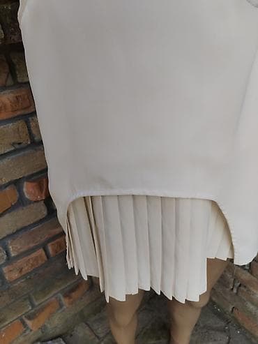 haljine pull and bear: Haljina vel L
Prelepa, kao nova, vel L Duzina 86 Pazuh po 48 — 7