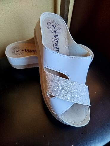 Ženske klompe/sandale za udobno hodanje – dve varijante 1) Vesna