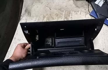 navigacija za auto: KASETA SA CD SARZEROM ZA OPEL VECTRA B | Svi delovi za Opel vozila  — 1
