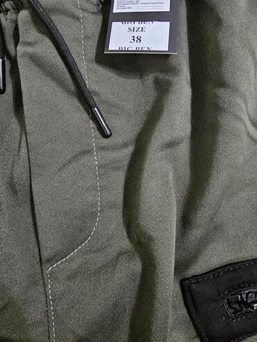 zara pantalone od eko koze: Muške cargo pantalone – tamno maslinasto zelene - Model: cargo/jogger — 3