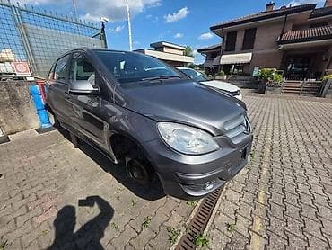 auto dizalica cena: MERCEDES BENZ B 180 2010. GOD. - KOMPLETAN AUTO U DELOVIMA | — 2