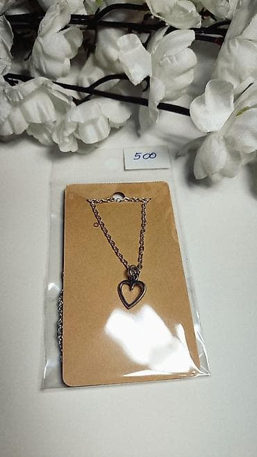 Donji delovi trenerke: Ogrlica sa priveskom u obliku srca - Materijal: metalni lančić u — 1