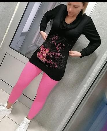 nike biciklisticke helanke: Crna ženska tunika/mini haljina sa dugim rukavima i rol-kragnom. Model — 2