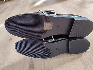 mokasine 37: Ženske mokasine – lak crna, sa belim kontrasnim detaljima - Model — 3