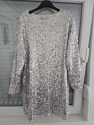 ZARA mini haljina sa šljokicama nosena jednom - Brend: ZARA - Model na lalafo.rs ZARA mini haljina sa šljokicama nosena jednom - Brend: ZARA - Model