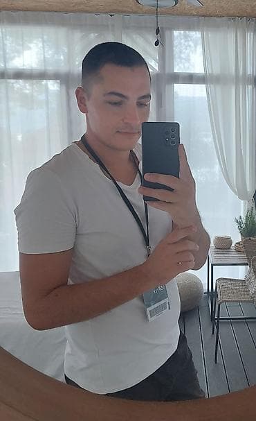 Profesionalni maser(29)pruža usluge profesionalne masaže u svom