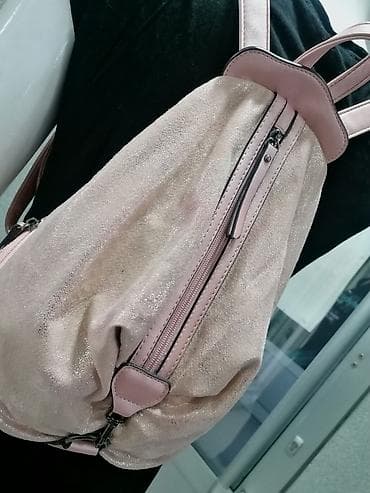 kožne cipele: Elegantan ženski ranac u roze boji, izrađen od materijala koji podseća — 5