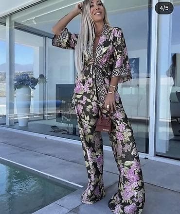 Damski komplet – kimono bluza i široke pantalone sa cvetnim dezenom. -