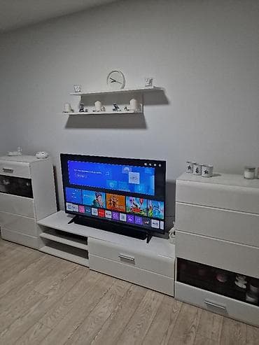 polica za sank: Polica za tv — 8