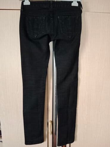 ps pantalone 2023: Mango jeans crne farmerke
 Veličina 34
kratko nošene
Cena 800 din — 6