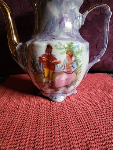 Čajnici: Bokal nov porcelanaki Walbrzych Poljska 70te. Visina. 21,5cm — 4