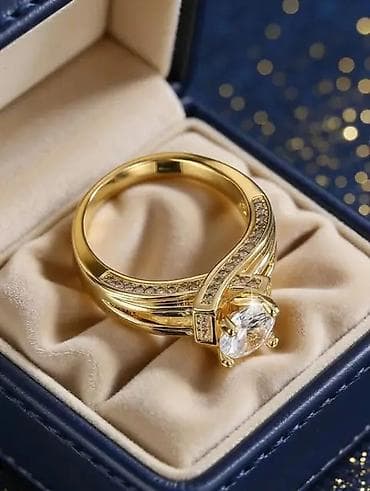 cizme mona: Elegantni zlatni prsten sa centralnim brilijantno sečenim kamenom - — 4