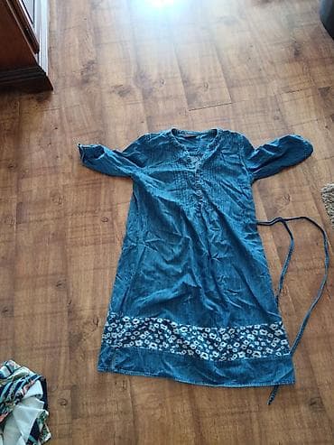 Plava haljina od laganog teksas/denim materijala, dužine do kolena. - na lalafo.rs Plava haljina od laganog teksas/denim materijala, dužine do kolena. -