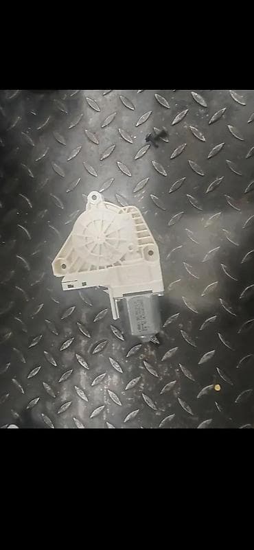 lovato prekidac za plin: AUDI Q3 DELOVI MOTOR PODIZACA STAKLA 8K0959812A | Audi a1  a3 a4 a5 — 2
