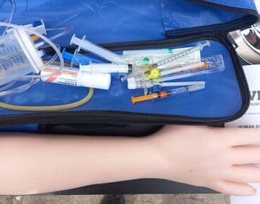 Medicinski proizvodi: Simulator za vezbanje. Prodajem simulator za vezbanje vadjenje krvi i — 2