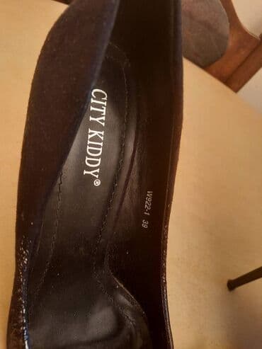 srebrna ogrlica sa krsticem: Pumps, 39 — 21