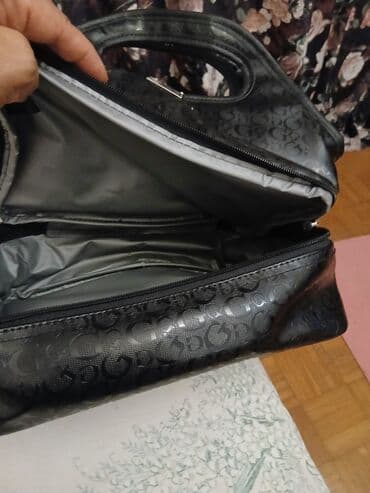 zenske torbice mona: Small cabin suitcase, Guess, color - Black — 5