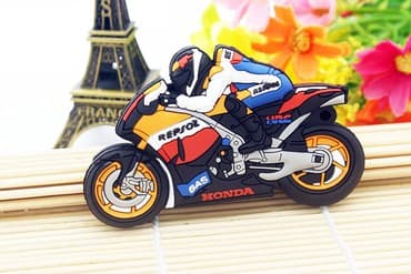 zvucnici za kafice: USB Flash 64 GB - HONDA Prelep USB 2.0 stik od 64 GB. Kapacitet je — 1