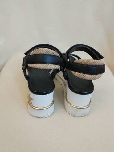 nerc bunde cena: Sandals, Guess, 36 — 4