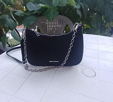 Bershka crna torbica – baguette/shoulder model Prodajem tasnicu