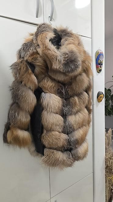 Bunda od prirodnog krzna potpuno nova, raskošnog volumena i bogate