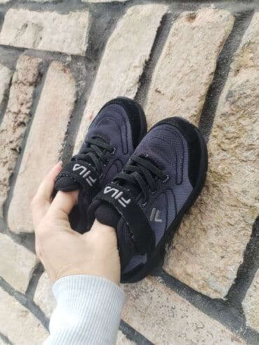 patike 32: Fila patike za decake br 27
Super ocuvane — 2