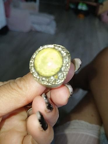 drvena kutija za satove: Prsten sa velikim okruglim žutim kamenom - Impozantan centralni — 1