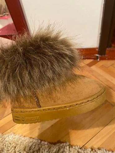 Dečija obuća: Decije UGG sa krznom, postavljene. U broju 27. Nošene par puta, kao — 1