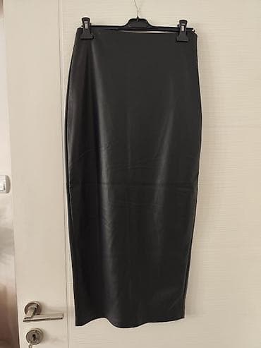 ogrlica od skoljki: AMISU suknja od eko kože – crna, olovka kroj, midi dužina. Detalji: - — 1