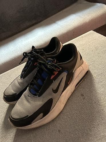 Patike: Na prodaju dva para original Nike patika.  Brojevi su 44.  U pitanju — 4