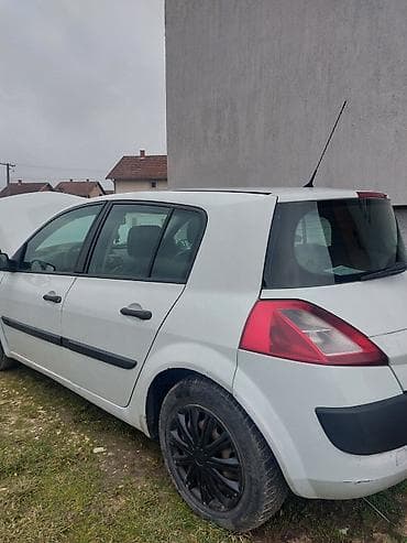 Prodaja automobila: Renault Mégane II, bele boje, hečbek sa 5 vrata. Pogonsko rešenje sa — 6
