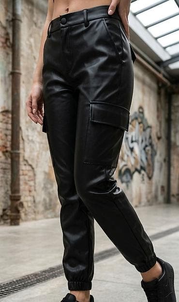 cipele sa malom stiklom: Ženske cargo pantalone od eko kože – crne - Materijal: mekana eko — 1