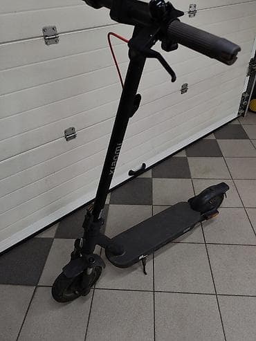 lopte za kosarku: Električni trotinet Xiaomi (serija Mi/Essential/Pro – crni) - — 2