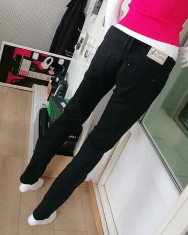 pantalone od vestacke koze: Crne farmerice
Vel 29
Povoljno
UVOZ Turska — 2