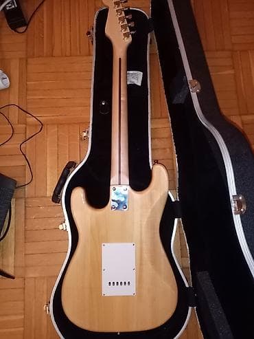 akustične gitare novi sad: Električna gitara Aster, mini pojacalo Yamaha VA-5, kofer i kabl, sve — 2