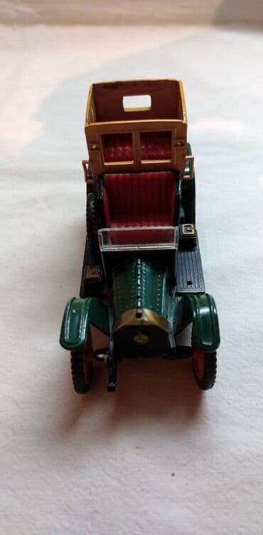 delovi za maketu fice: R.W.Modell Mercedes 1905,oko 1:43 (9,8 cm.),fali krov,volan,farovi,1 — 2