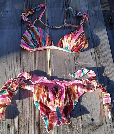 Lične stvari: Dvodelni kupaci vel. M u super stanju. Firmiran. Kvalitetan — 5