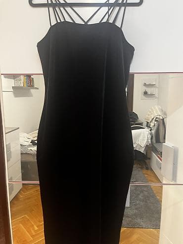 mat ruzevi: Elegantna crna haljina od somota - Kroj: uska, duga silueta (midi do — 4