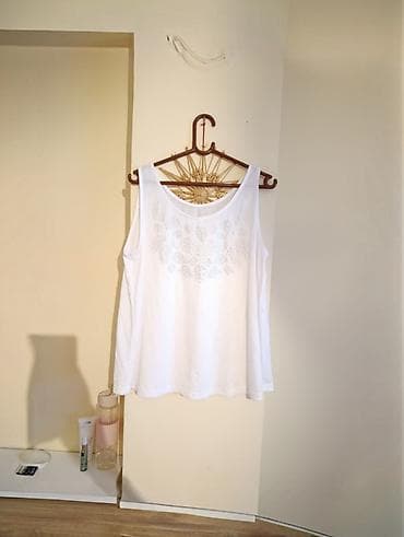 espadrile na platformu prodaja: Bela ženska majica bez rukava - Model: široki kroj, okrugli izrez - — 1