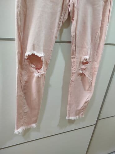 c a spavacice za trudnice: Svetlo roze pantalone Clockhouse super skinny. Veličina 40, poluobim — 2