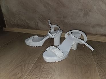 obuca vesna sandale: Ženske sandale sa platformom i blok potpeticom – bele jednom nošene - — 2