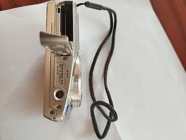 digitalni sat na struju: Olympus µ 820 kompaktni digitalni fotoaparat - Rezolucija: 8.0 — 3