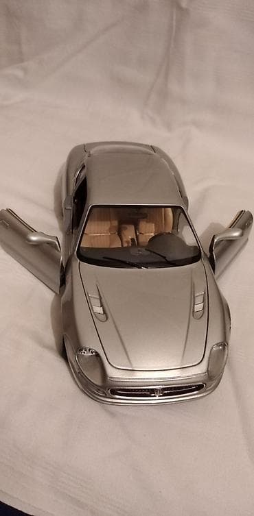 car model 1:43: Burago Maserati 3200 GT,Italy. Fali staklo d.fara — 3